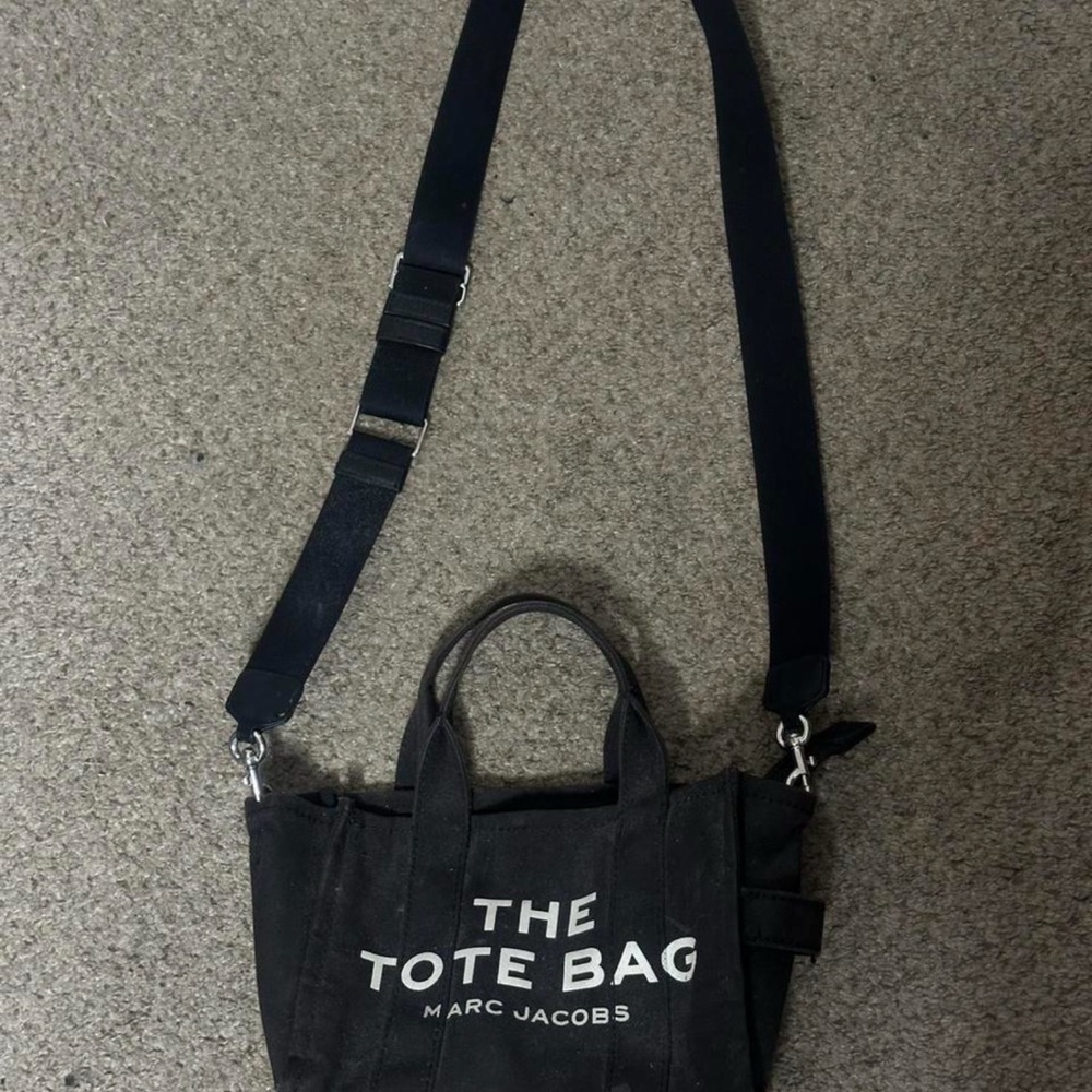 Marc Jacobs Black Messenger Bag with Classic Design